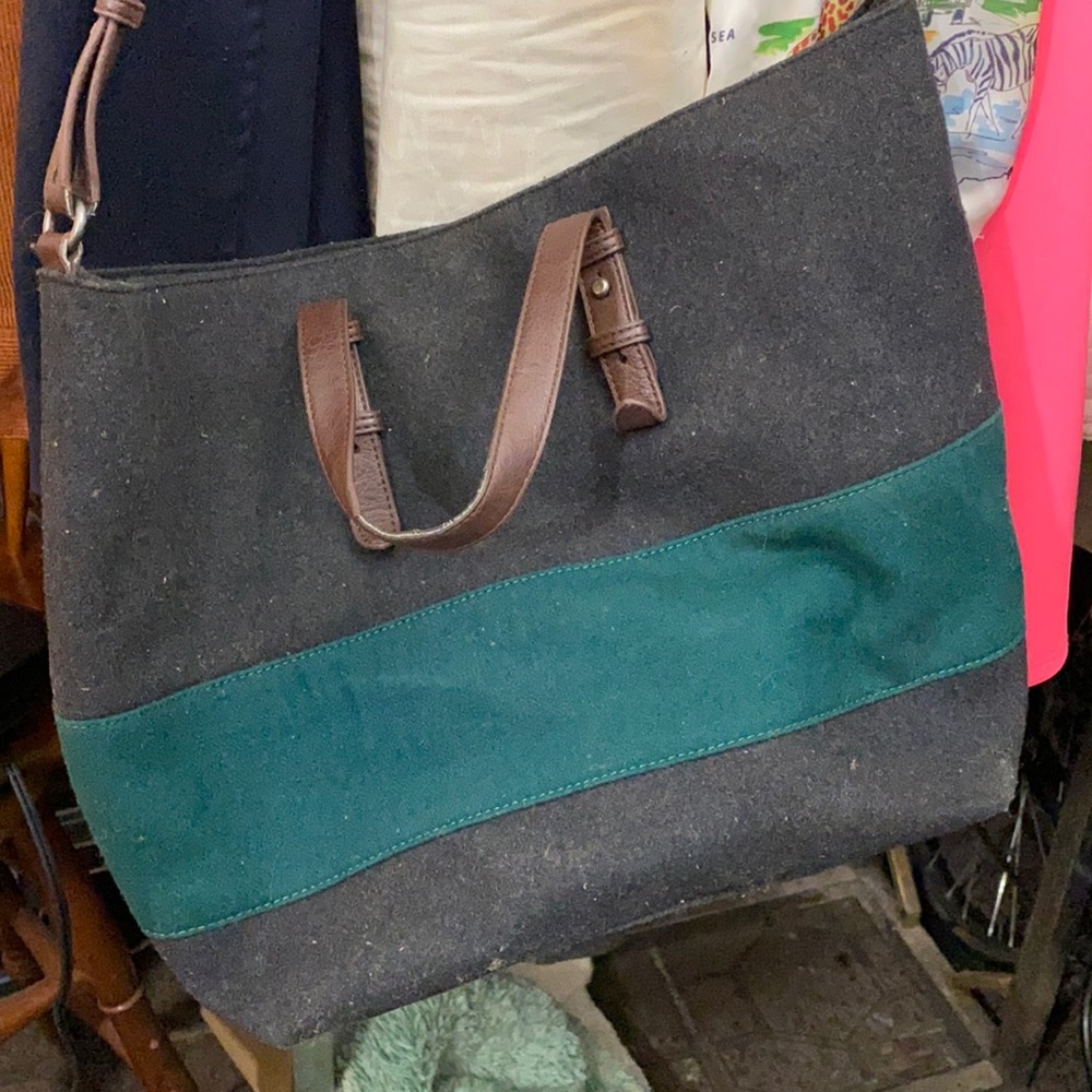 LEVI’S handbag with strap 👜